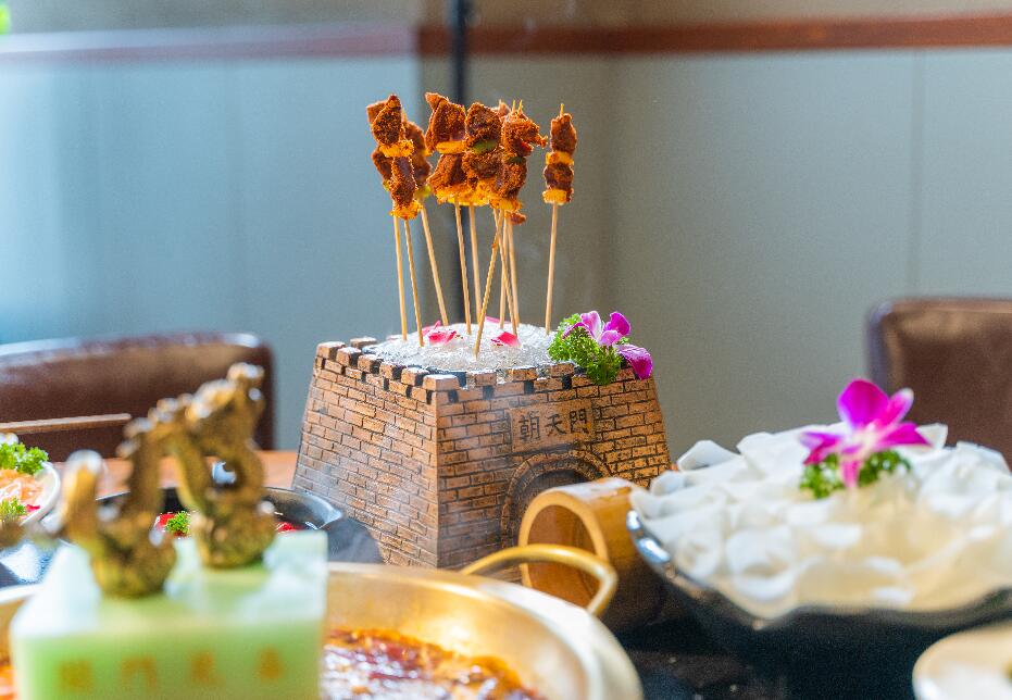 朝天門火鍋有特色嗎？菜品擺盤如何？