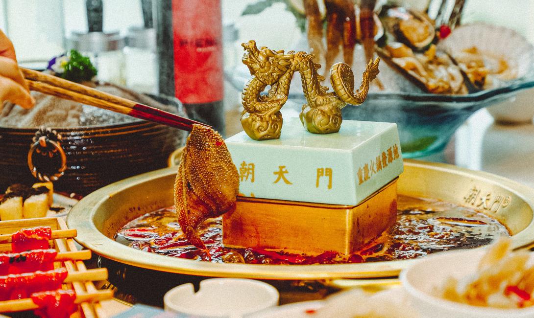 火鍋店熬制地溝油被罰巨款！餐飲食安時刻謹記！