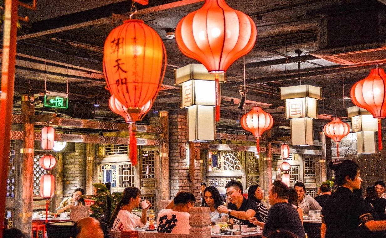 疫情下餐飲店火爆排隊，經(jīng)營秘訣是什么？