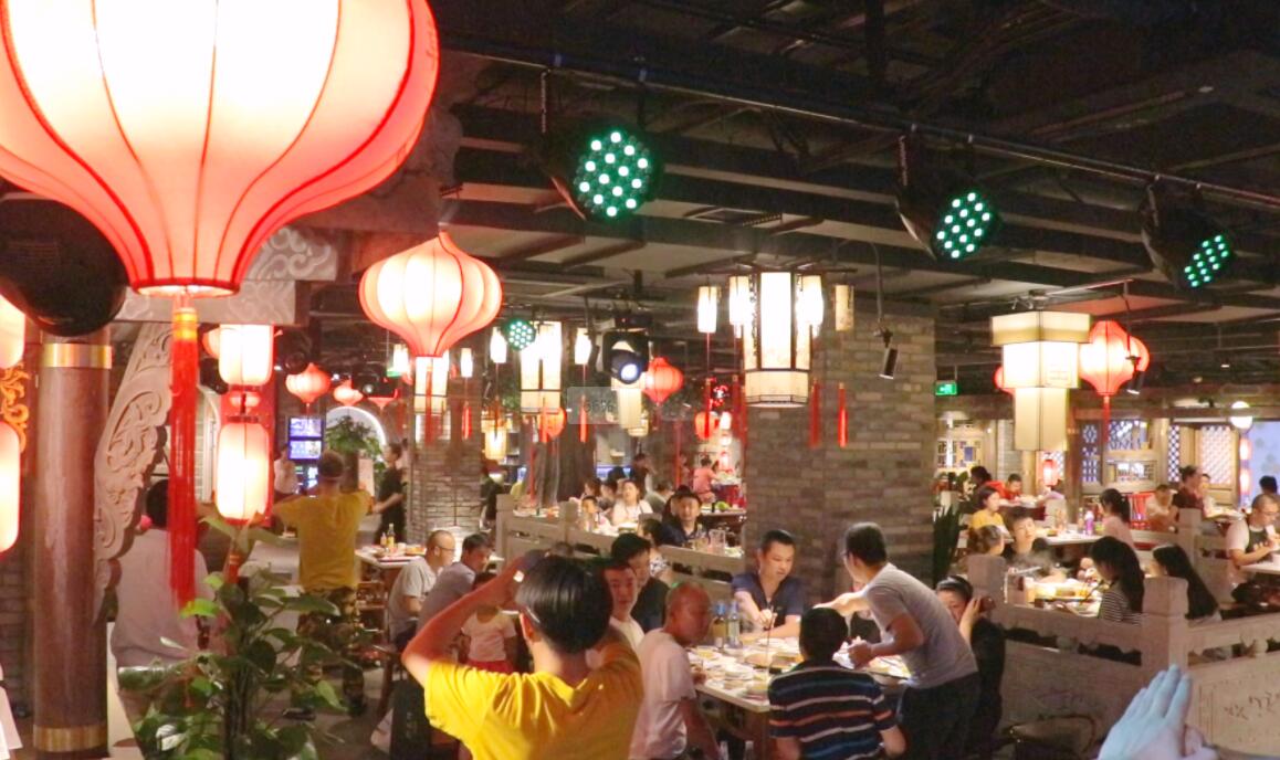 四川火鍋加盟店，秋冬推薦菜品，生意全靠它！